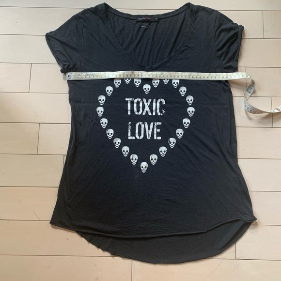 BLACK graphic tee Pima Cotton scoop neck raw hem - Picture 2 of 6